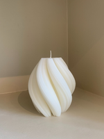 Afbeelding in Gallery-weergave laden, Toki Twirl Candle – Medium | Studio Mitsu
