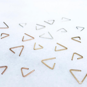Hammered Triangle hoop //ONE PIECE