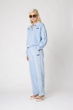 Load image into Gallery viewer, Resume Kaiahrs Velour Broek Light Blauw Dames Amsterdam
