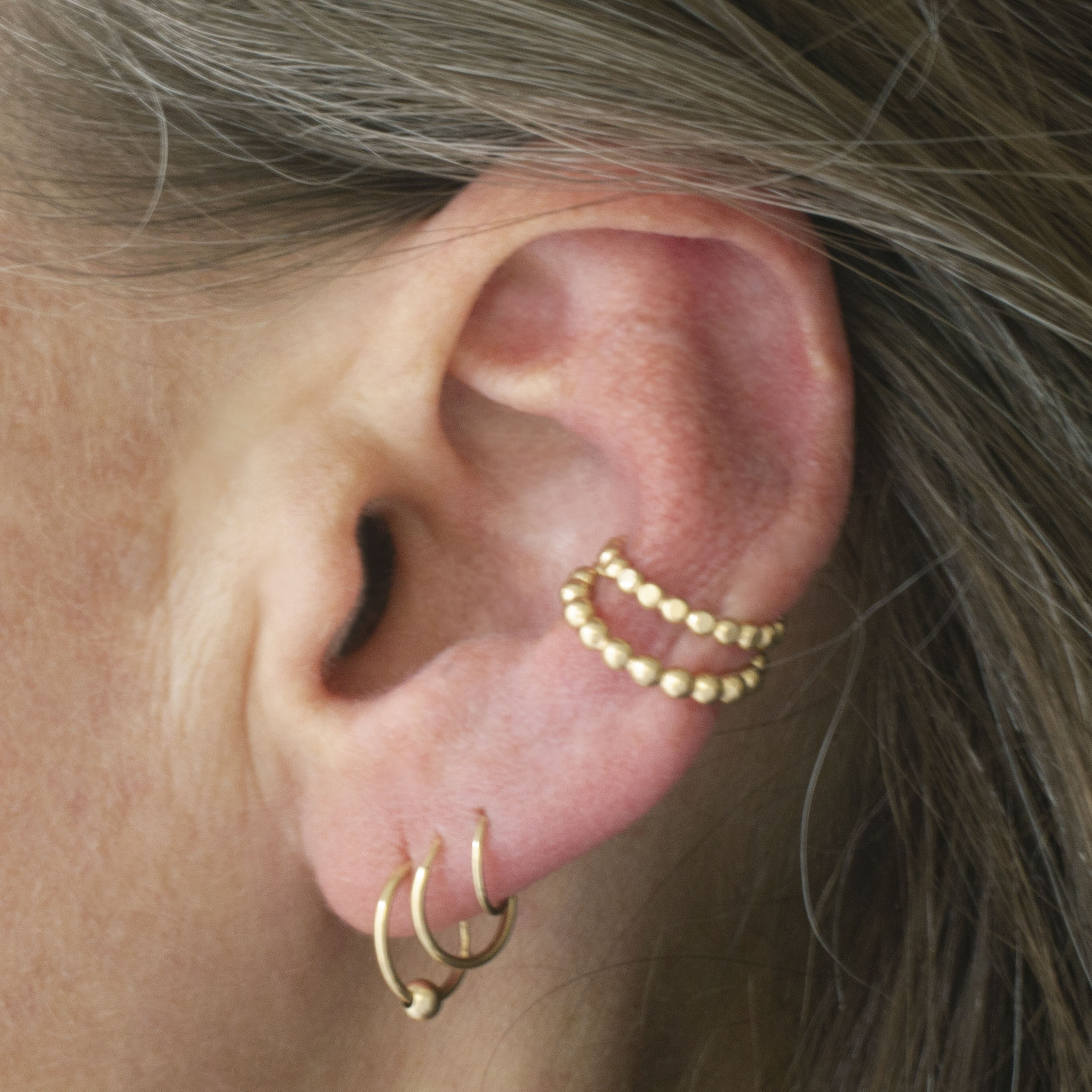 Pearly Hammered Earcuff //ONE PIECE